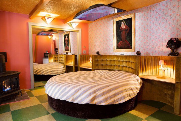 Room 18 of 77