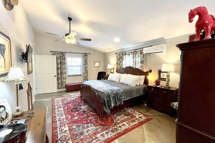 Room 83 of 118