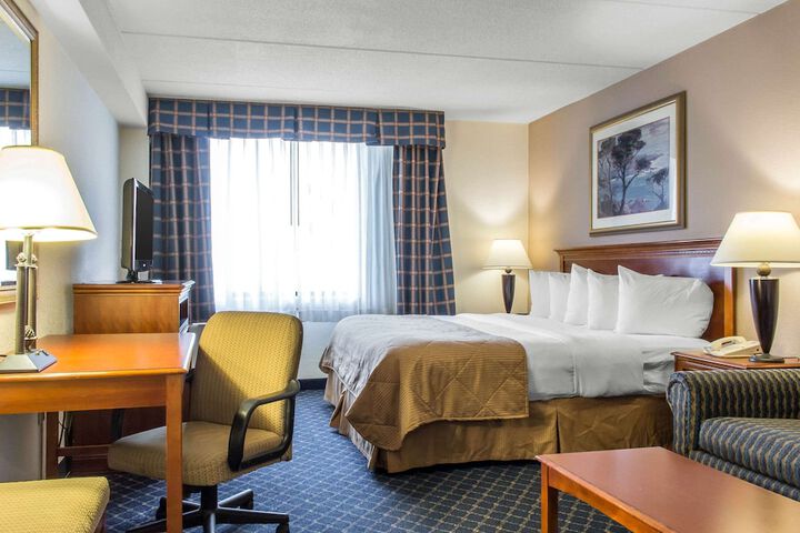 Clarion Hotel & Conference Center Ronkonkoma MacArthur Airport