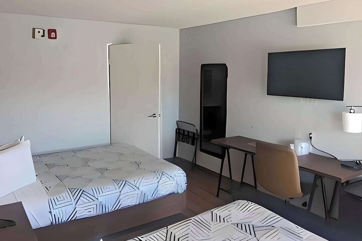 Room 9 of 16