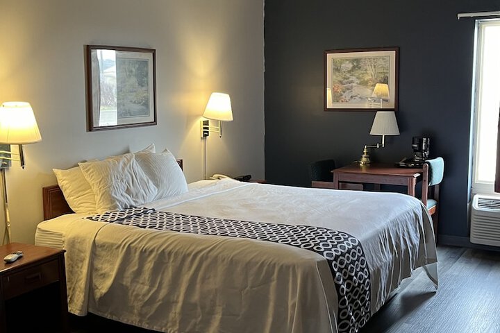 Room 3 of 10