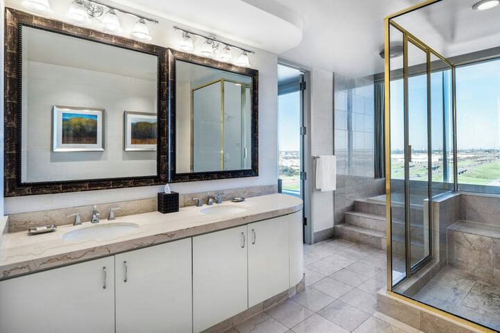 Renaissance Dallas North Hotel