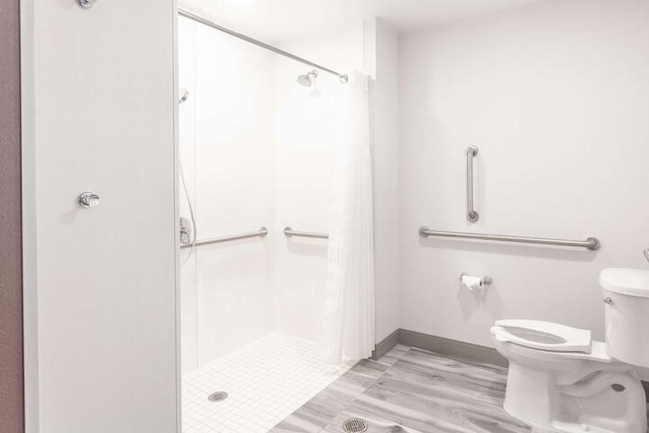 Room 35 of 62