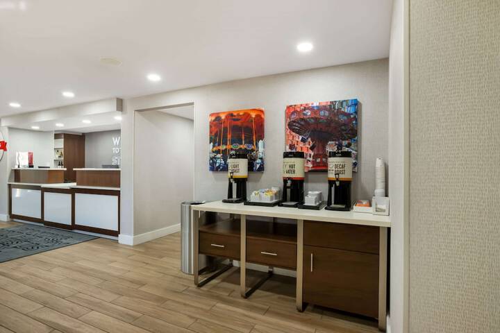 Hampton Inn by Hilton Philadelphia / Willow Grove