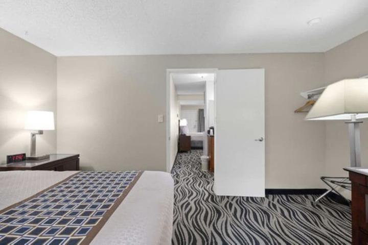 Room 26 of 40