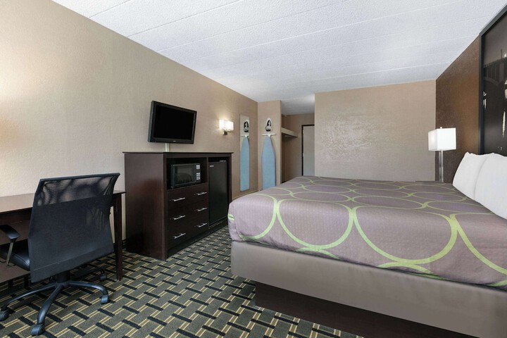 Room 10 of 27