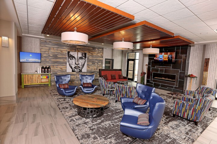 Holiday Inn & Suites Sioux Falls - Airport by IHG