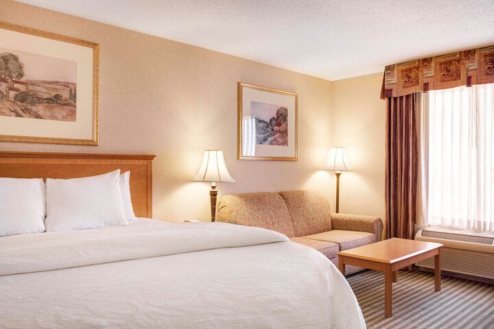 Hampton Inn & Suites Addison