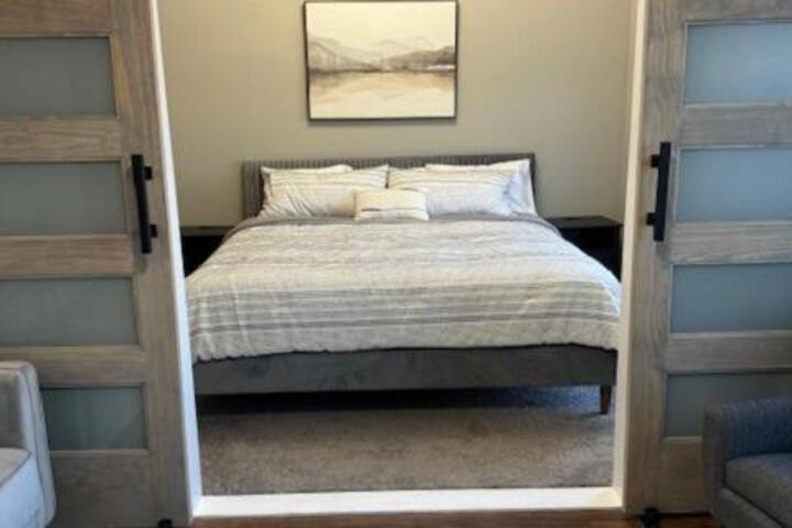 Peninsula Point Cozy Lakefront Condo 1BR 1BA