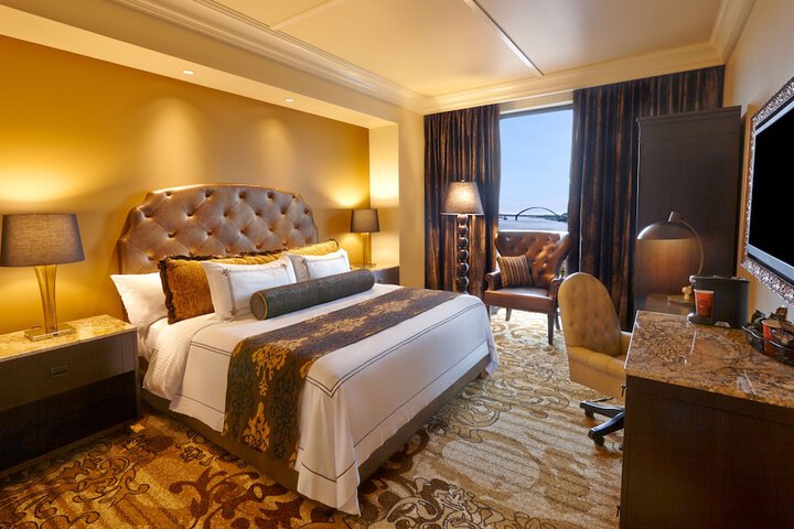 Room 12 of 32