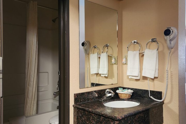 Luxury Inn & Suites