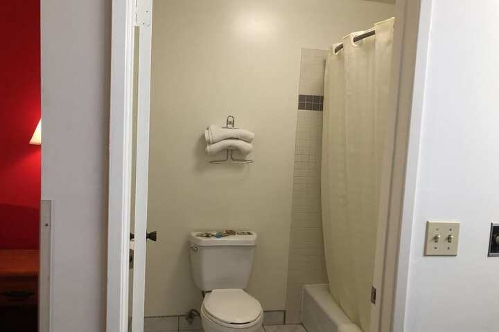 Room 16 of 34