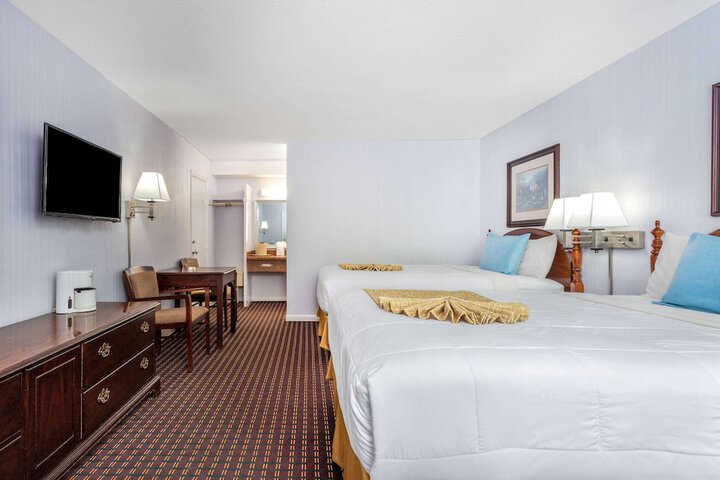 Travelodge by Wyndham Cape Cod Area