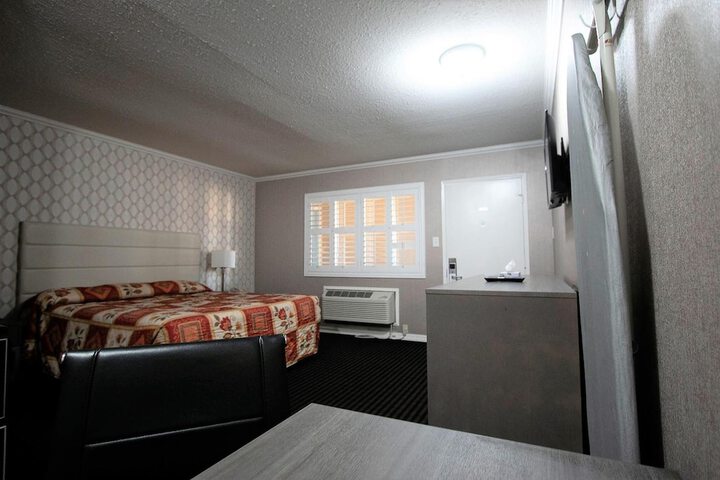 Room 21 of 34
