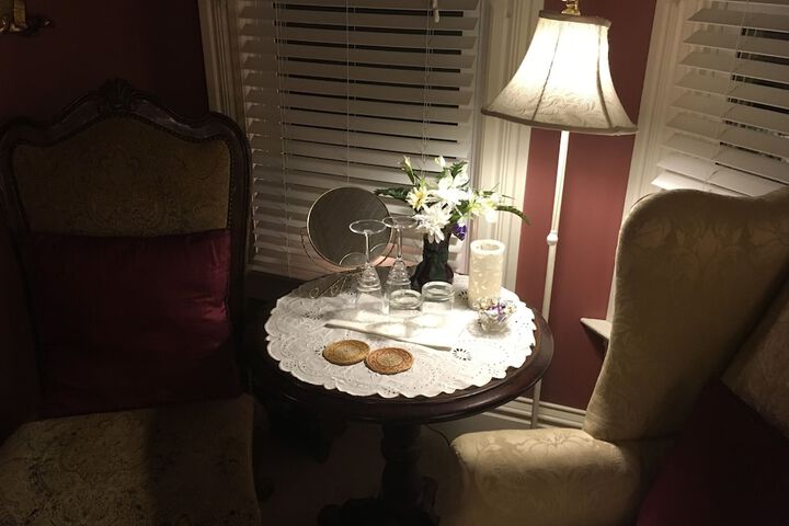 Historic Iron Horse Inn