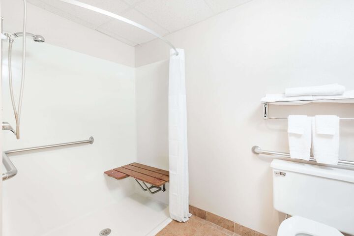 Room 4 of 15