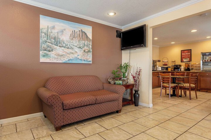 Econo Lodge Inn & Suites Santa Rosa