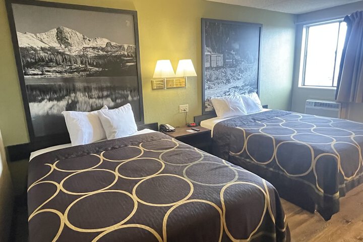 Room 6 of 16