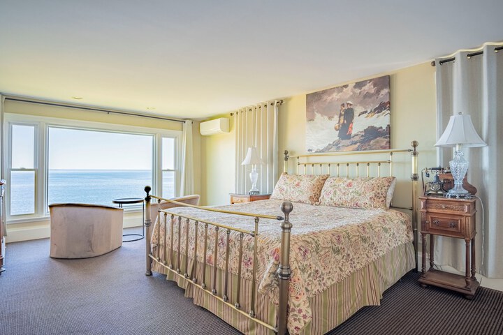 Room 30 of 46
