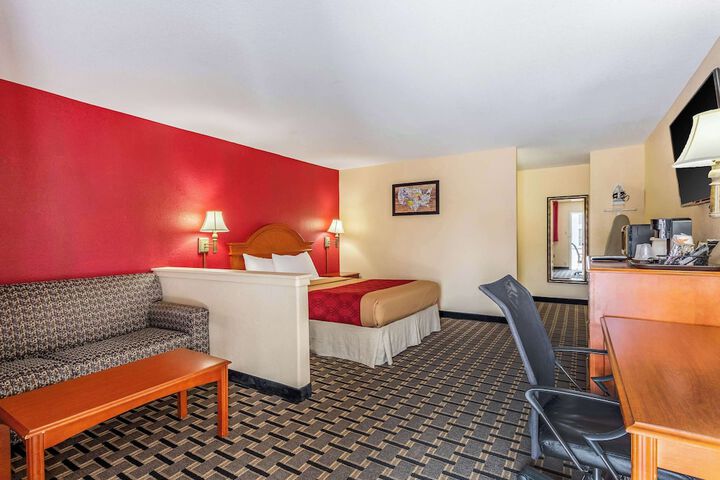 Econo Lodge Inn & Suites Santa Rosa