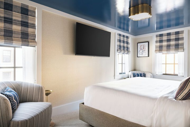 Room 8 of 32