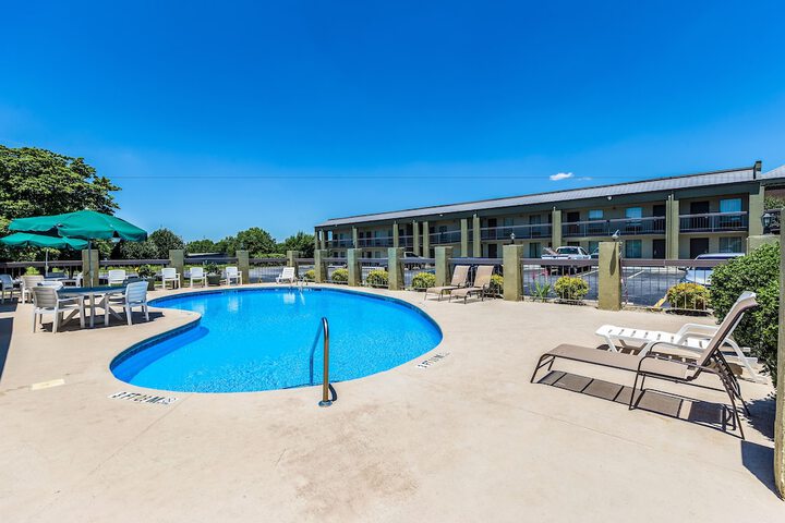 Pool 4 of 49