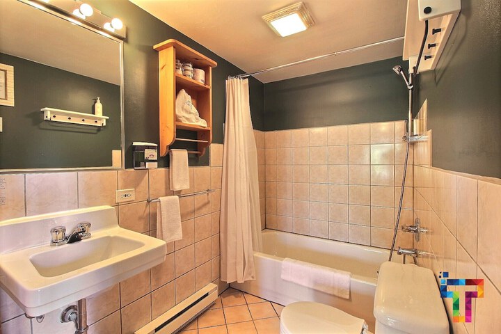 Room 16 of 62