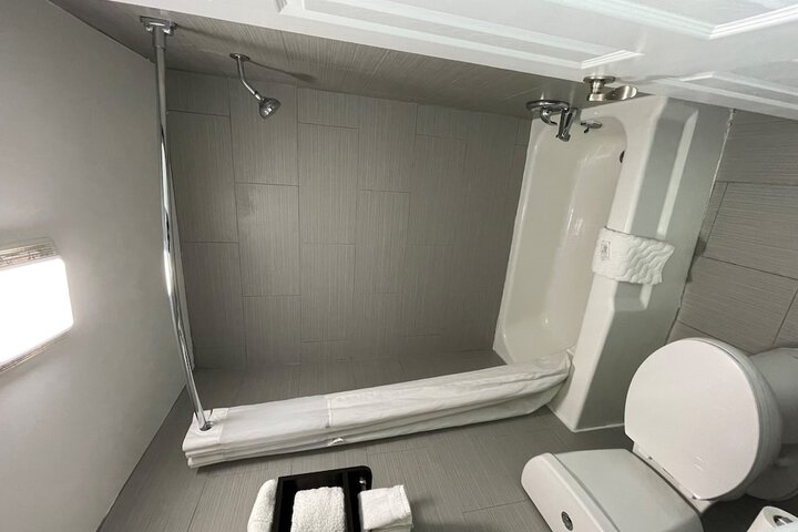 Room 9 of 14