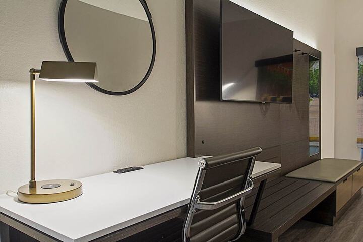 Room 10 of 31