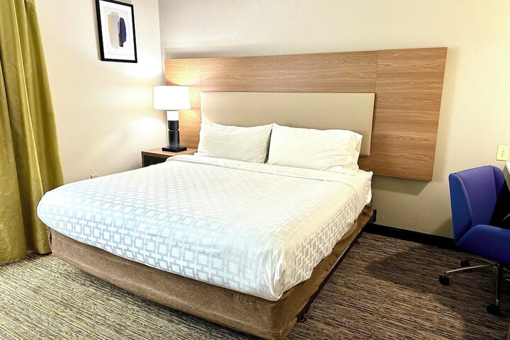 Room 27 of 32