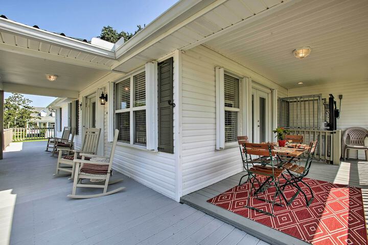 the Palm Bay St. Louis Home - Walk to Beach!