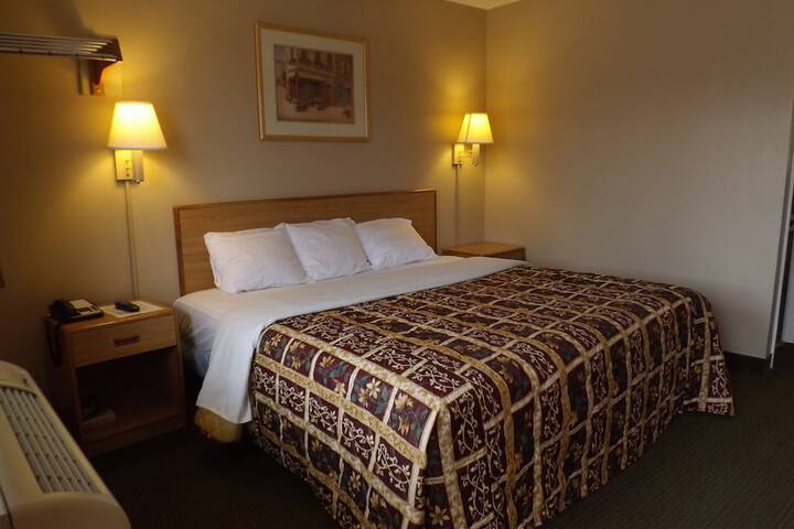 Room 9 of 27