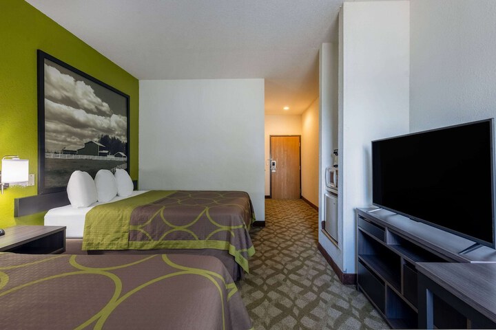Room 32 of 38