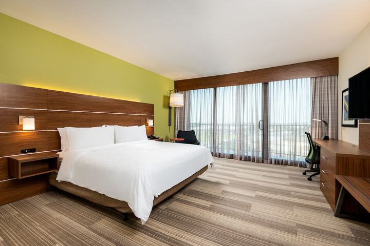 Holiday Inn Express & Suites Santa Ana - Orange County by IHG