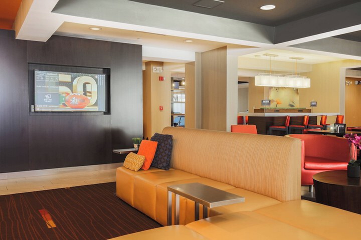 Courtyard Flint by Marriott