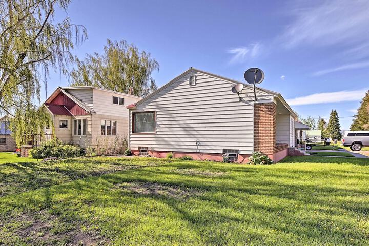 Ashton Escape w / Yard: 56 Mi to West Yellowstone!