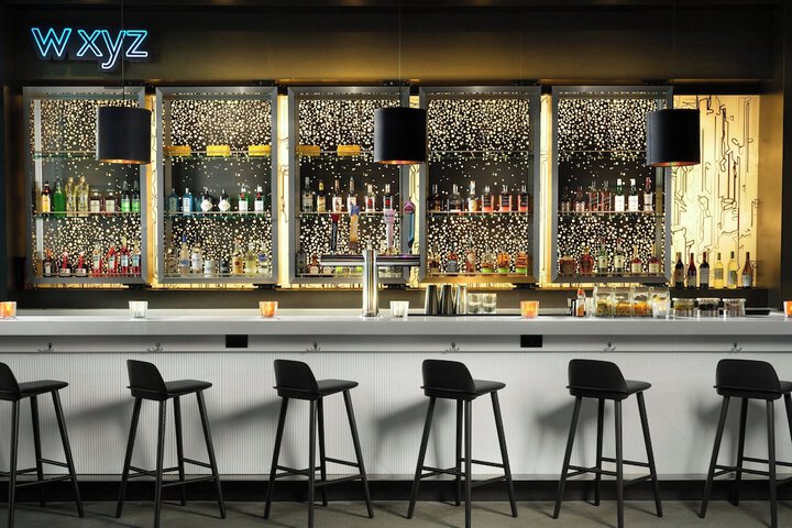 Lounge 22 of 25