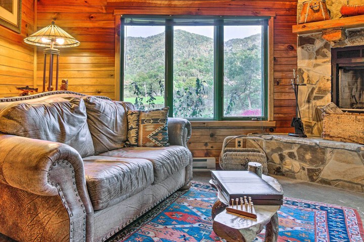 River Access + Mtn Views: Cullowhee Lodge!