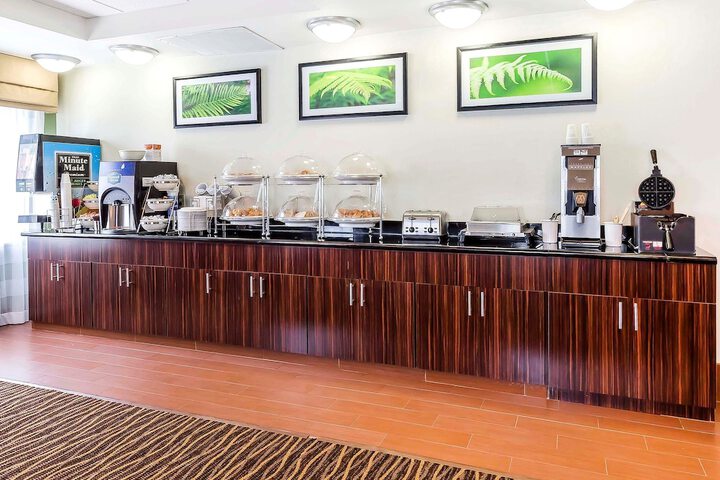Breakfast/Coffee Service 20 of 27