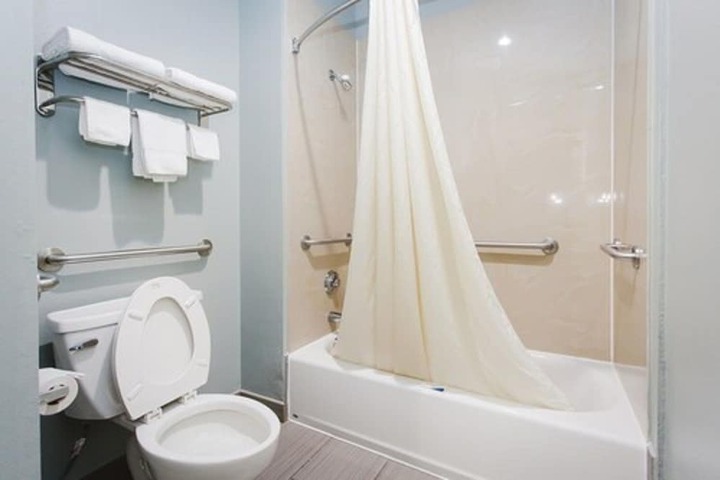 Econo Lodge Inn & Suites Channelview - Houston East
