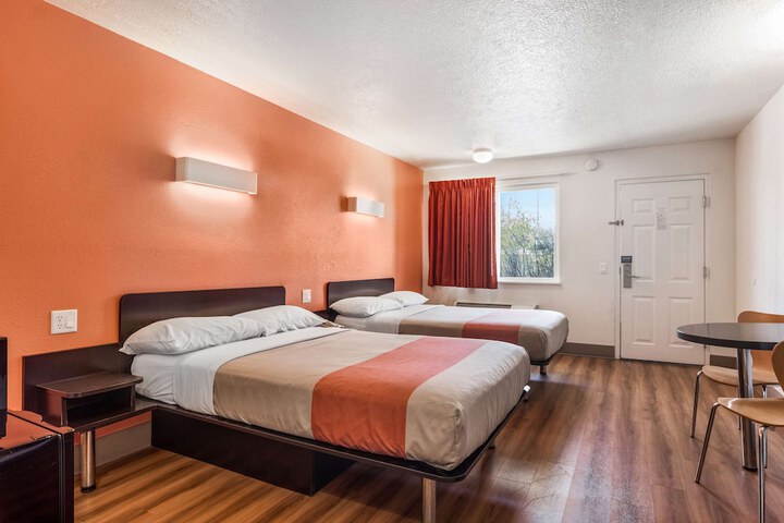 Room 9 of 29