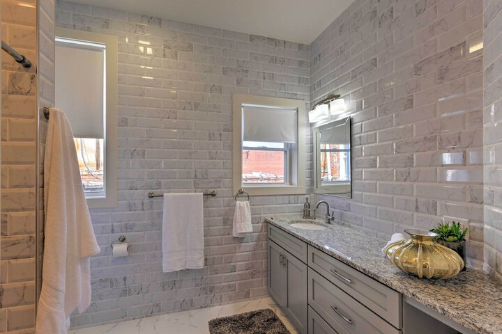 Modern Main St. Apt in Downtown Waynesville!