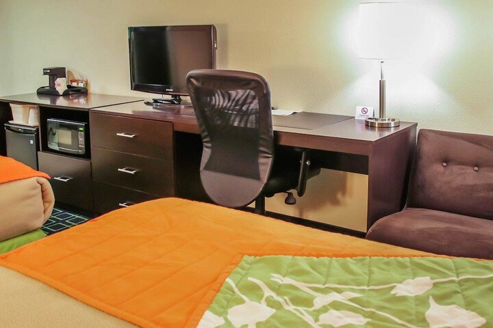 Room 10 of 20