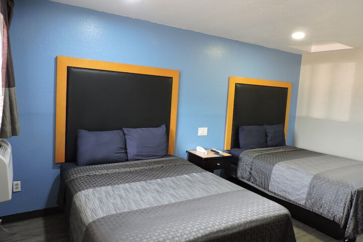 Coachmans Inn & Suites