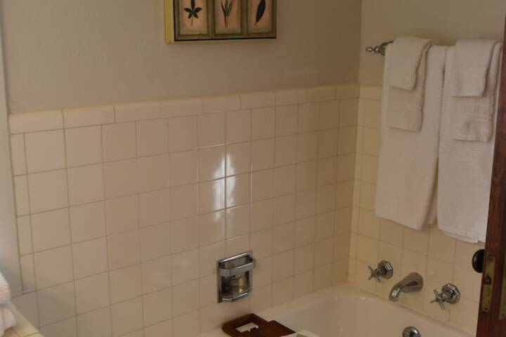 Room 27 of 121