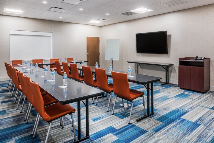 Holiday Inn Express & Suites West Plains Southwest by IHG
