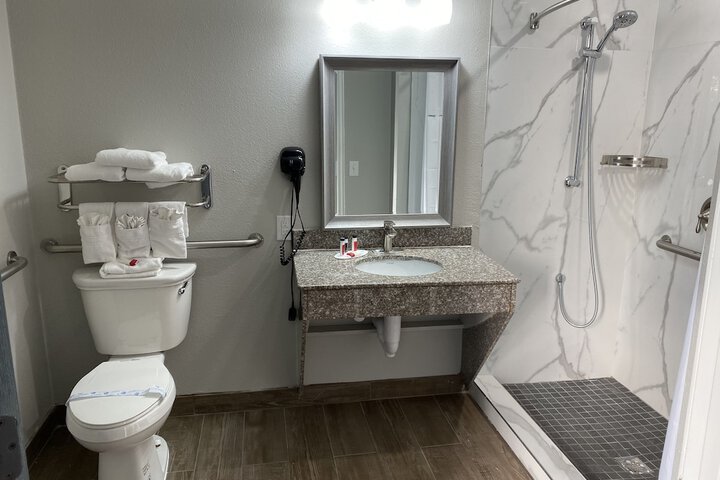Room 9 of 18