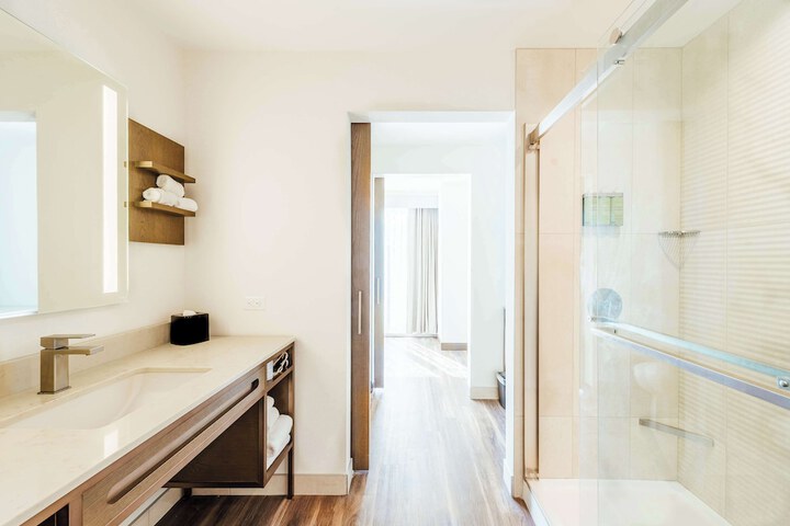 Room 42 of 120