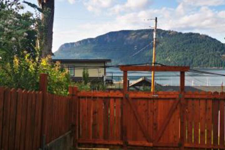 Cowichan Bay Cottage