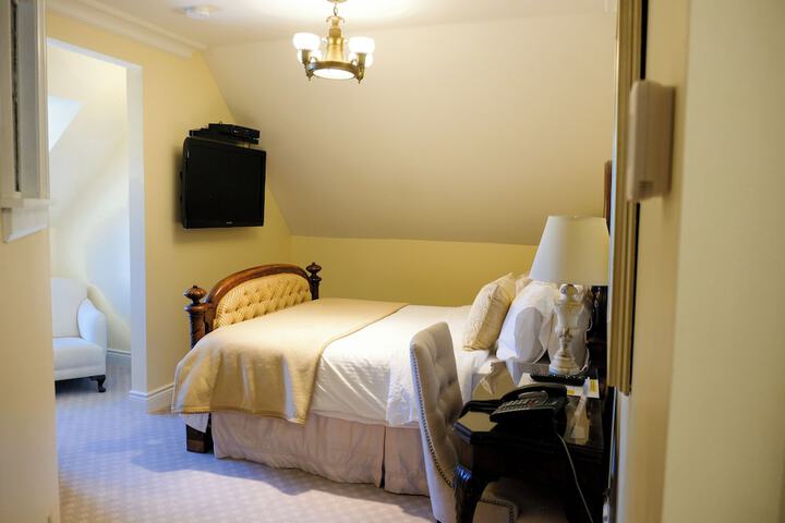 Manoir Chamberland (Adults Only No Pets)